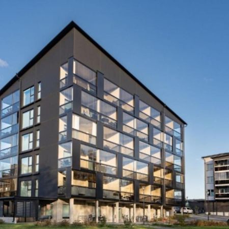 Modern Apartment Near Tampereen Messukeskus, With Own Private And Free Parking ภายนอก รูปภาพ